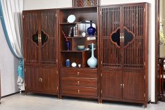 玄關鞋柜不用做太大，夠用就行，關鍵布局要實